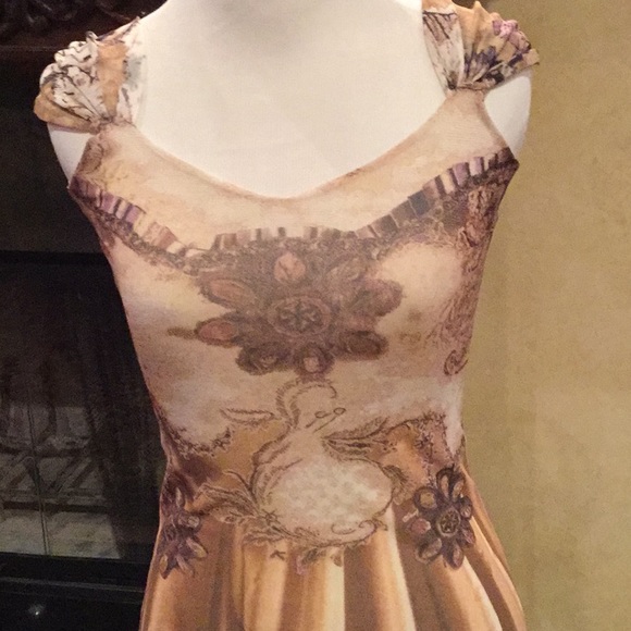 Earth tone colored tank top. Cap sleeves 23” long - Picture 3 of 5